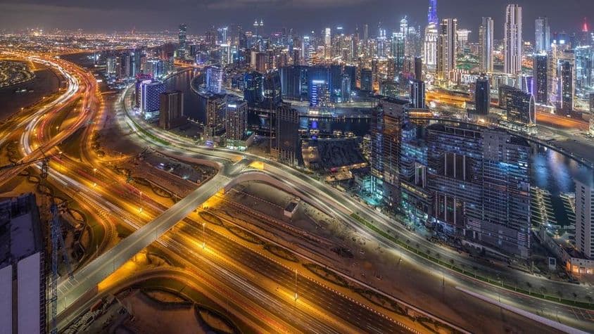 Al Khail路,桥跨越道路