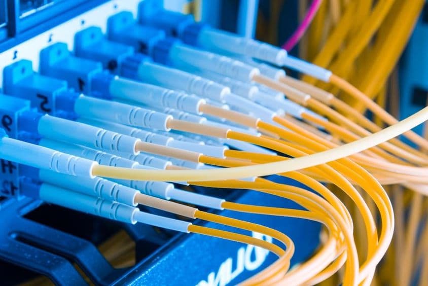 在配线架中配置的光纤连接。