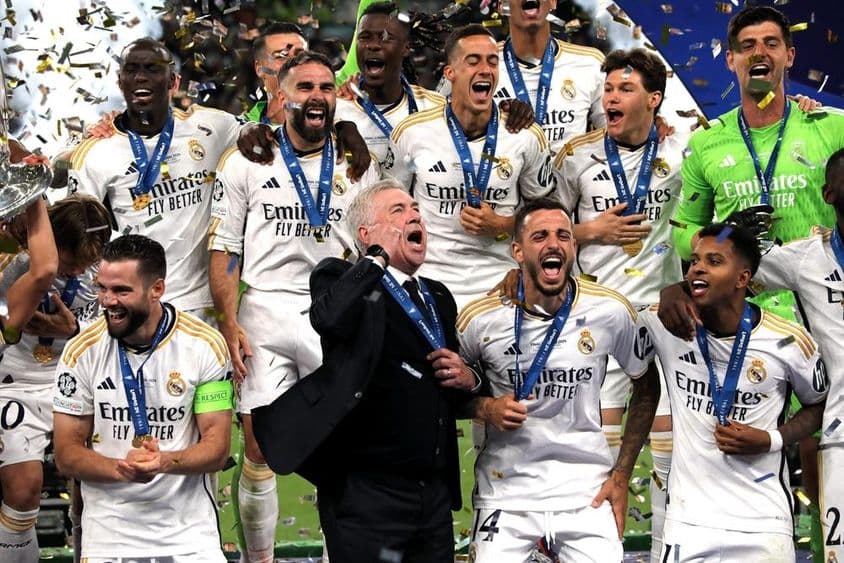 皇马在获胜比赛后庆祝