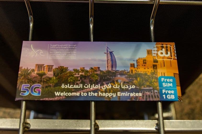 展示旧款du移动游客卡,仍然包含1GB数据。