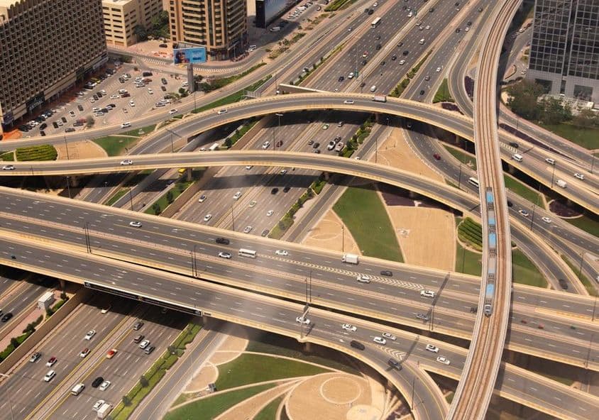 迪拜地铁交叉路口。