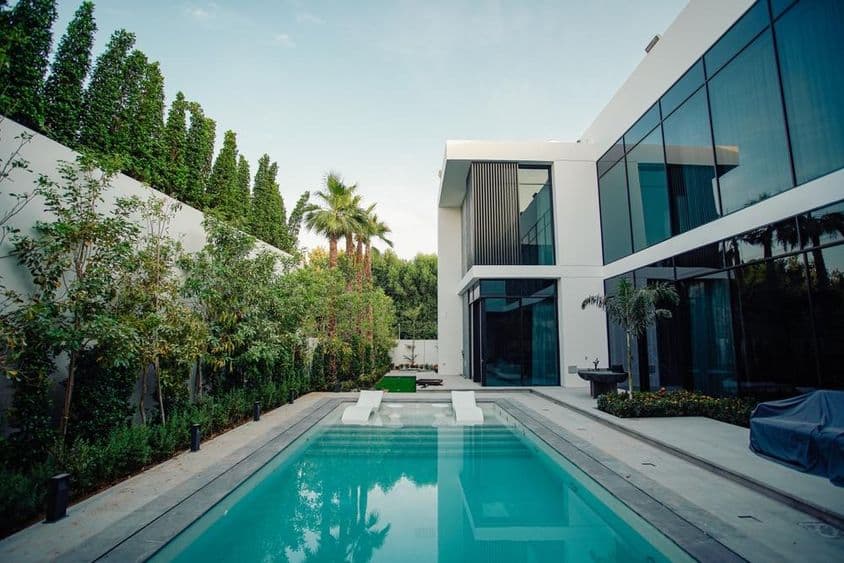 迪拜奢华住宅附带游泳池。