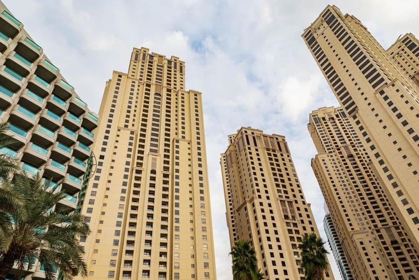 迪拜建造的老旧摩天大楼。