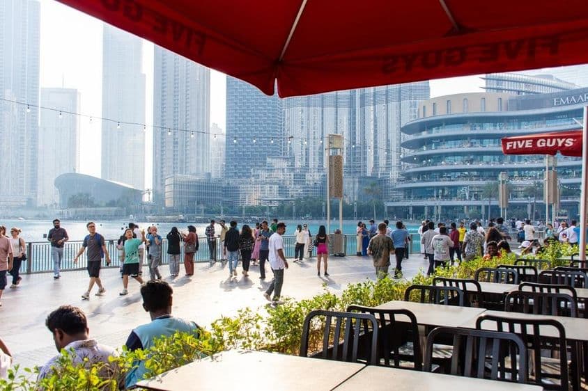 Five Guys迪拜,露台视角。