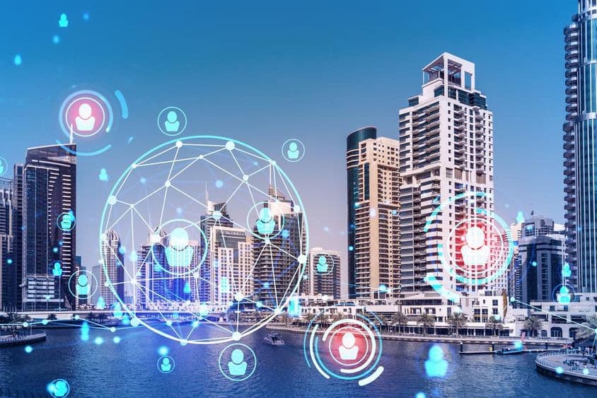 迪拜商业天际线,摩天大楼,全息图标,人力资源概念。