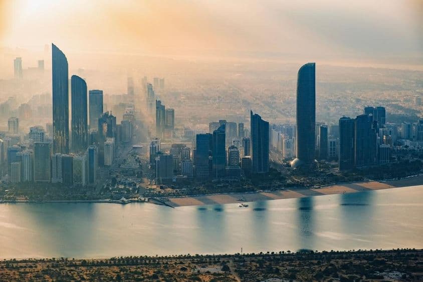 阿布扎比天际线的航拍图。