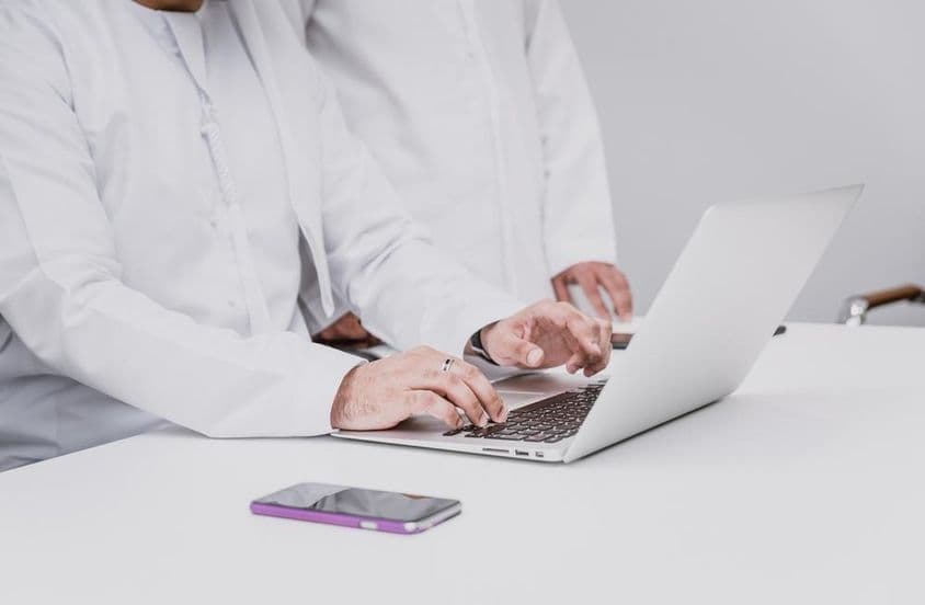 阿拉伯商人穿传统服饰