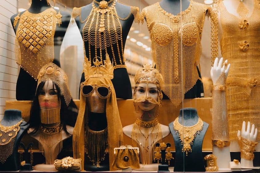 迪拜德伊勒区黄金市场的黄金首饰。