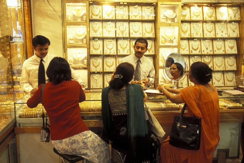 迪拜老城市场或集市中的金店。