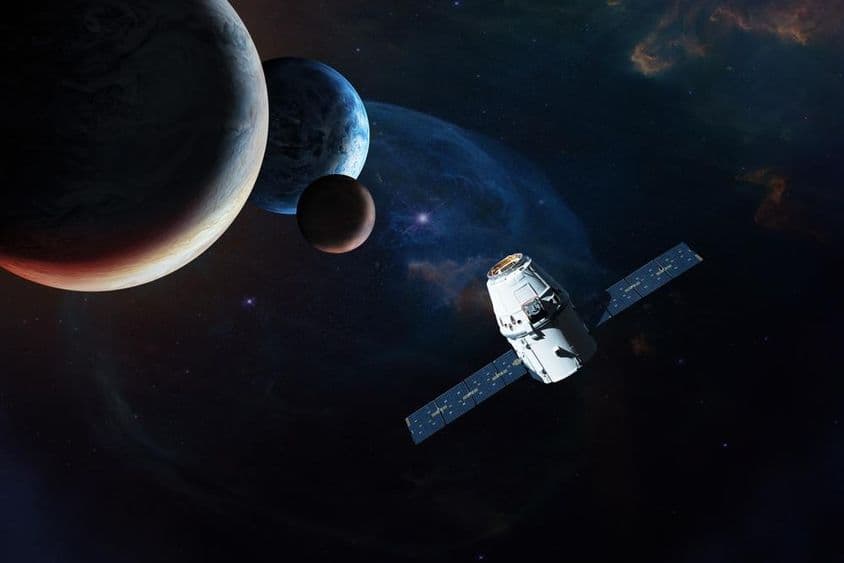 卫星在深空靠近行星