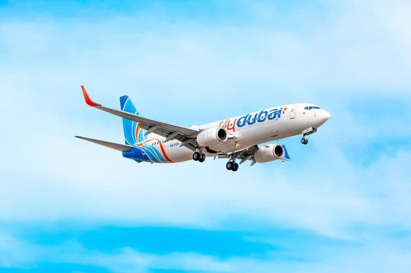 Flydubai波音737-800(A6-FER)降落。