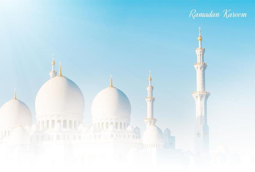 祝福的斋月,背景是一座美丽的清真寺。
