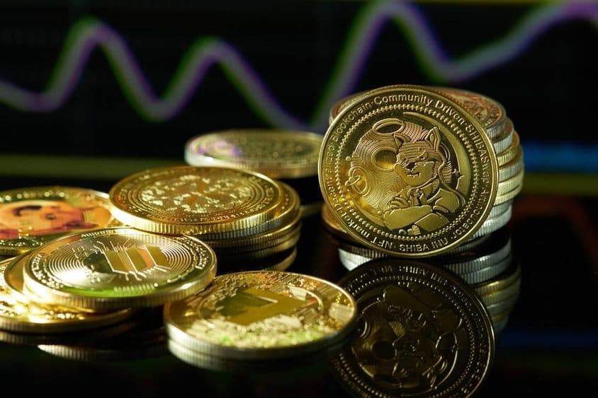 展示柴犬代币加密货币及交易图表。