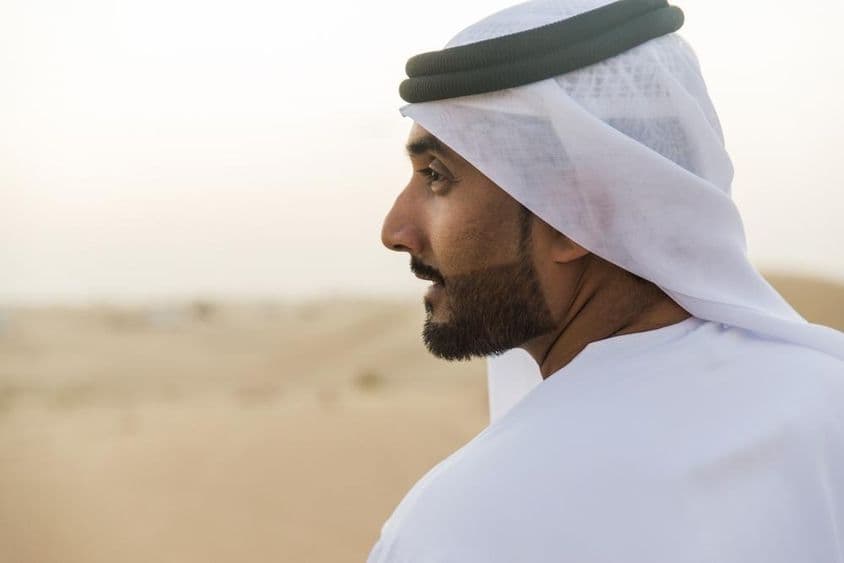 穿着传统服饰的迪拜穆斯林商人