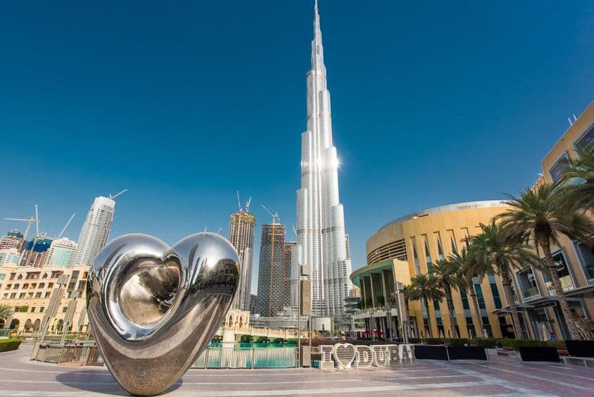 哈利法塔 - 现代未来主义建筑。