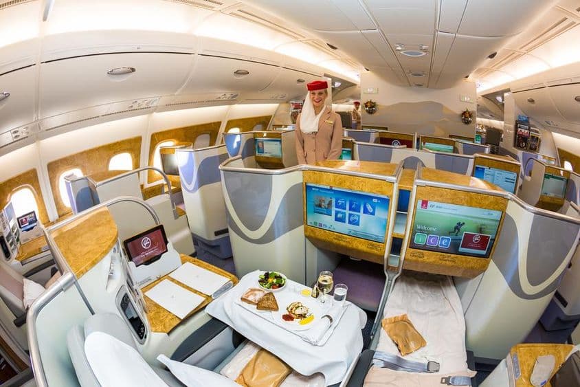 阿联酋航空机上商务舱用餐