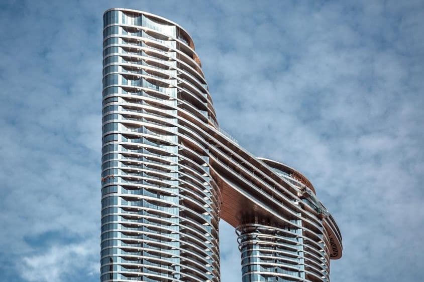 迪拜市中心的现代未来派建筑。