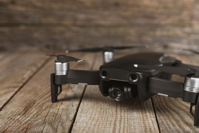 四轴飞行器与无线电控制。