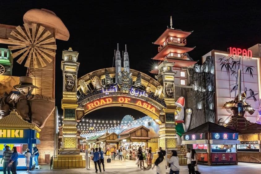 迪拜城附近的亚洲路展馆,位于全球村。