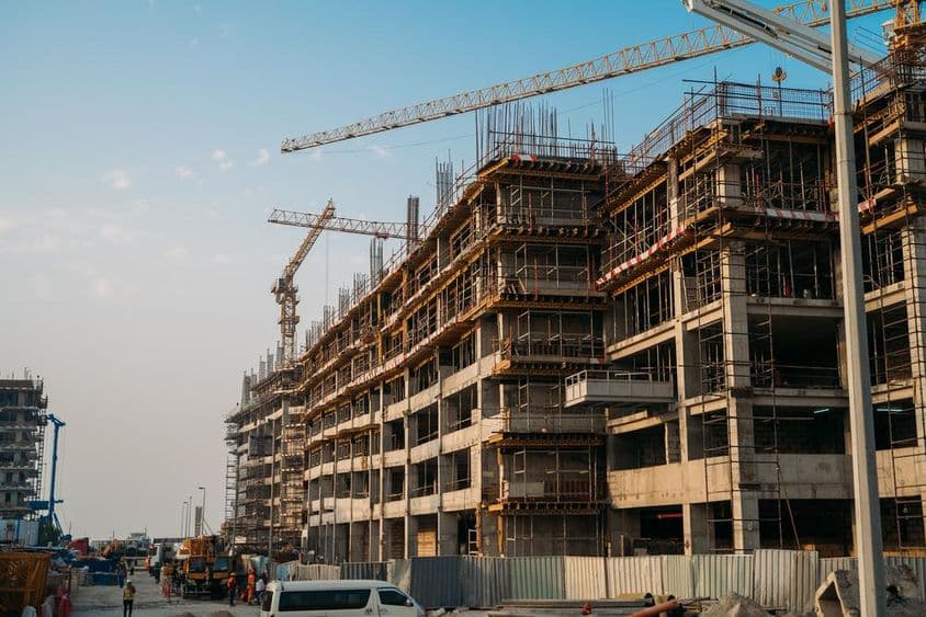 迪拜现代建筑与工业起重机。