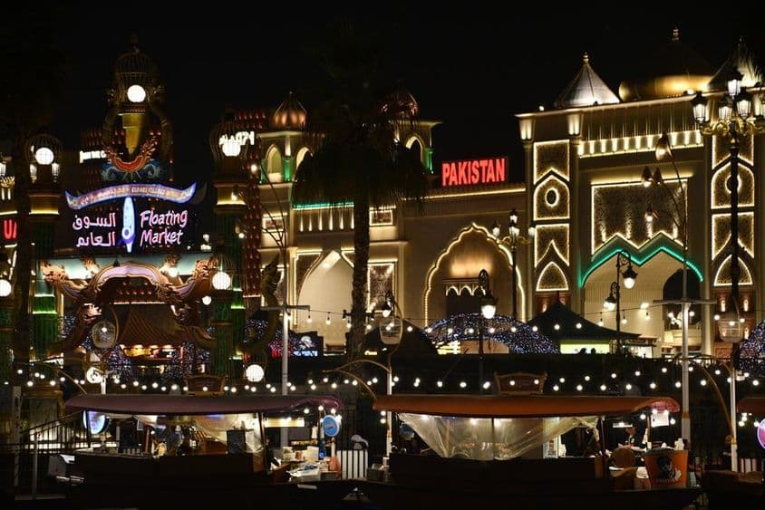 迪拜全球村是世界上最大的旅游、休闲和娱乐项目。