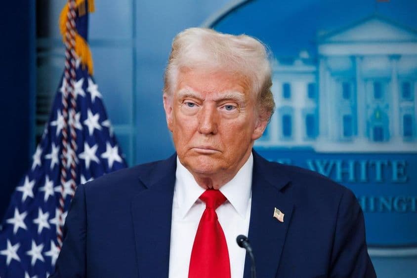 唐纳德·特朗普总统在白宫新闻发布会上发表演讲。