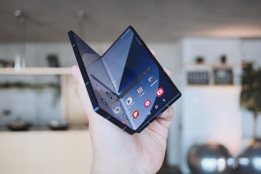 三星Galaxy Z Fold可折叠智能手机。