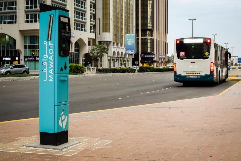 阿联酋首都的MAWAQIF停车票打印机。