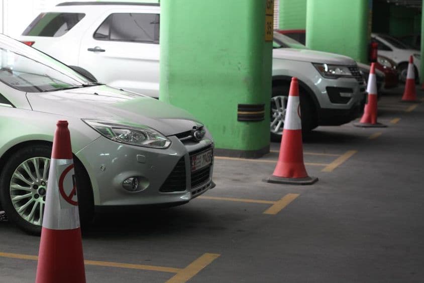 阿布扎比的停车场。