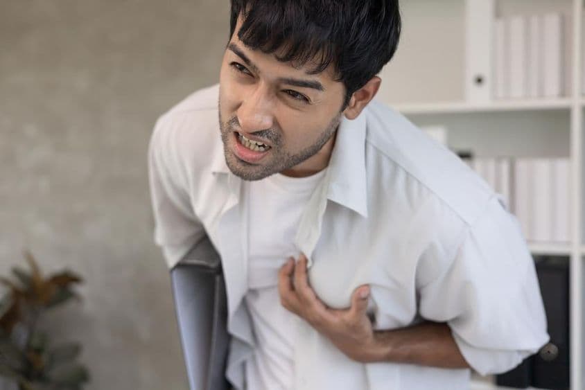 与心脏病发作相关的胸部症状