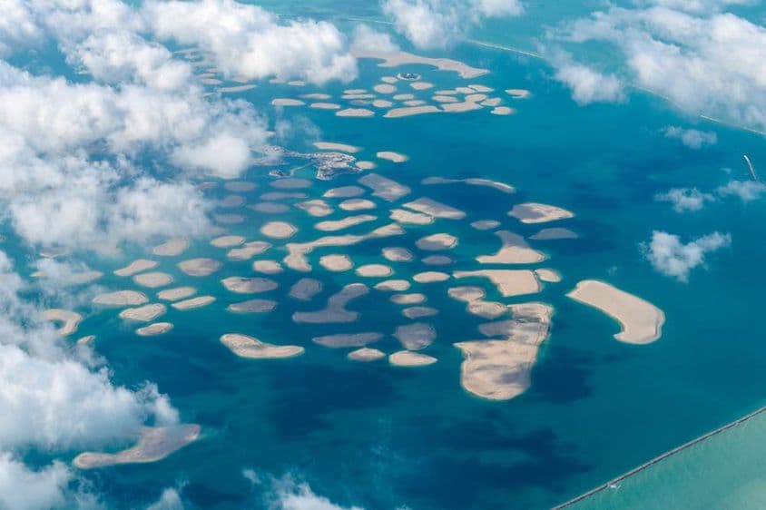 迪拜世界群岛的空中俯视图。