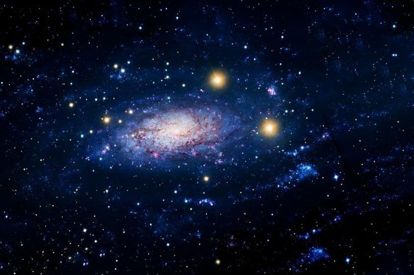 天空中的蓝色星系。