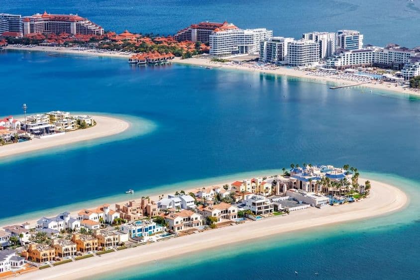 朱美拉棕榈岛人工岛上的迪拜豪华别墅。