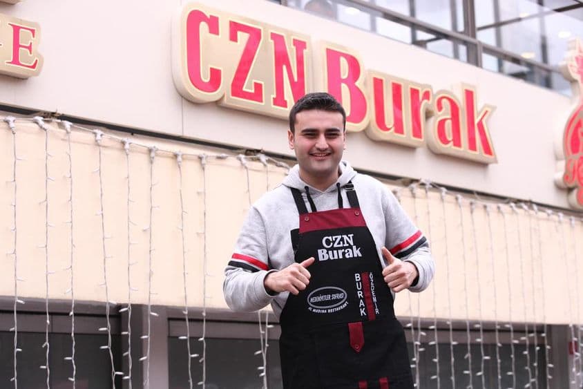 著名土耳其厨师CZN Burak Özdemir的肖像。