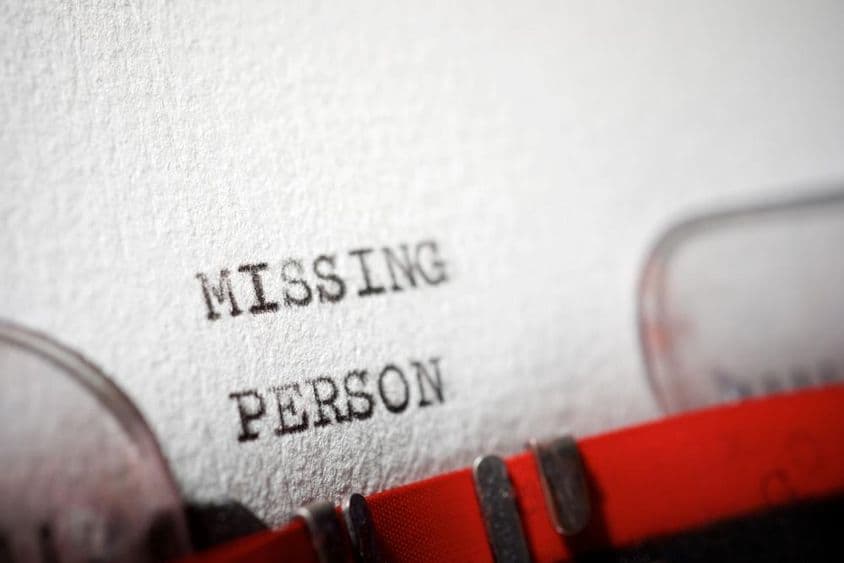 打字机上关于失踪人员的文字