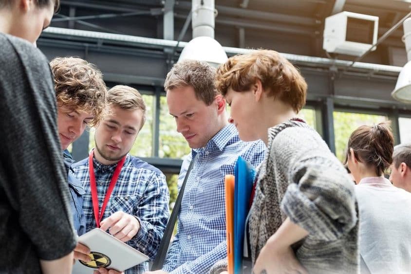 博览会区域的学生