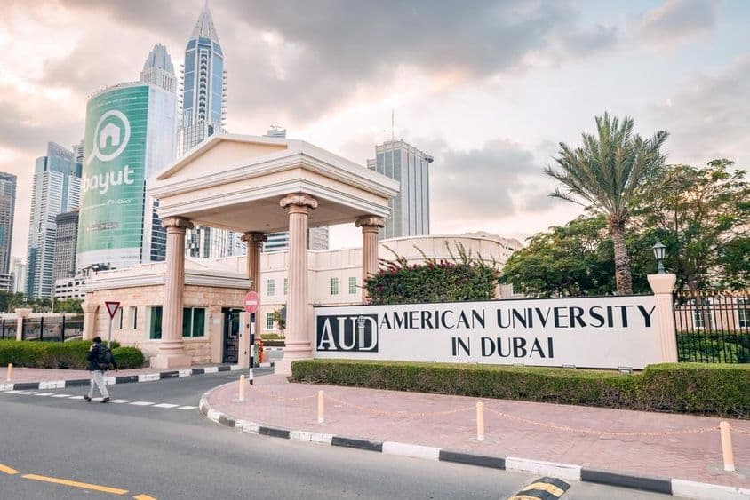 迪拜互联网城美国大学的主入口。