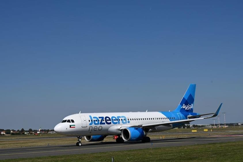 Jazeera Airways 飞机在地面上。