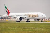 阿联酋航空波音777-31H,登记编号A6-ENE,在布拉格瓦茨拉夫·哈维尔机场。