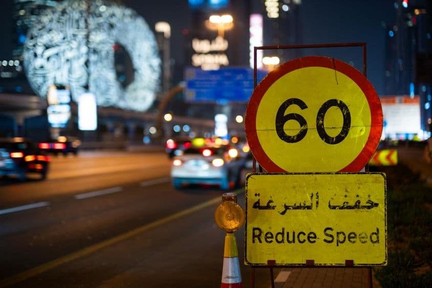 迪拜夜间高速公路及最高速度限制