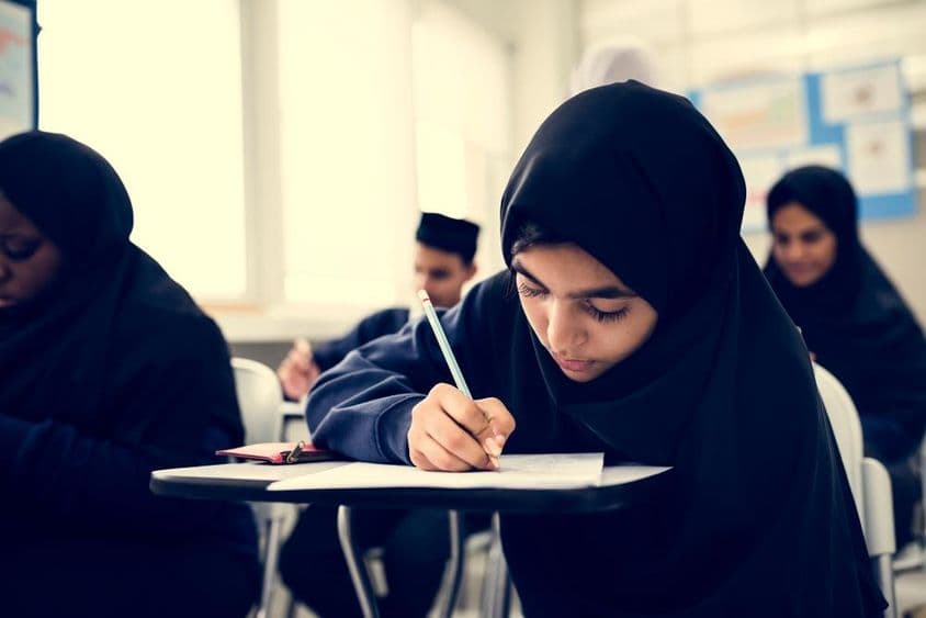 穆斯林儿童在教室中学习