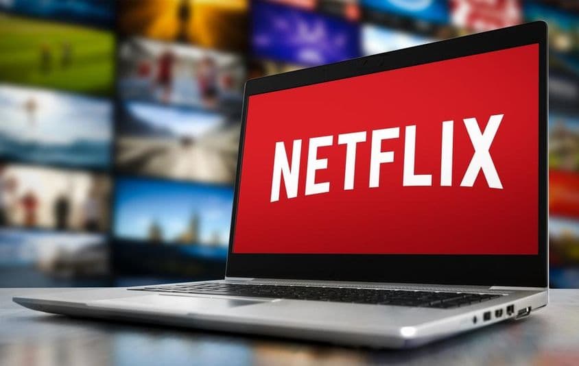 笔记本电脑屏幕上的Netflix流媒体
