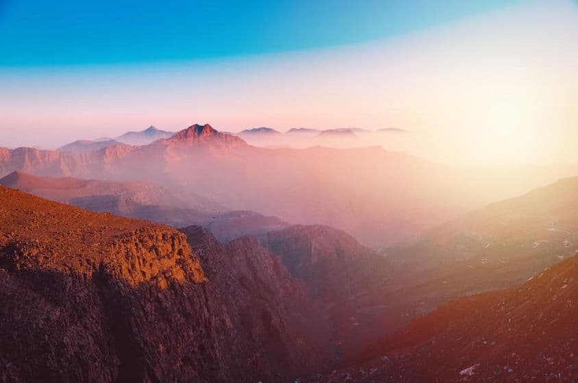 哈伊马角境内壮观的吉贝尔杰斯山景