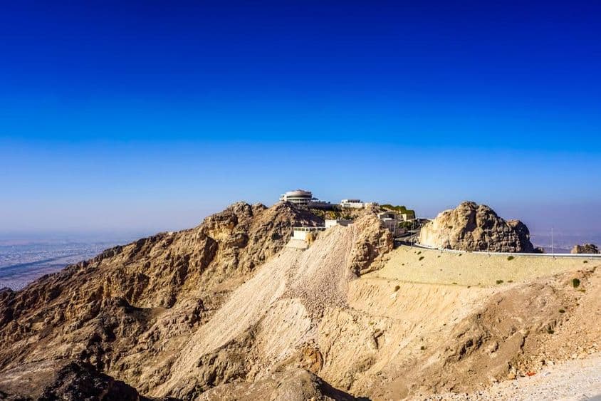 艾因哈费特山山峰与建筑景观