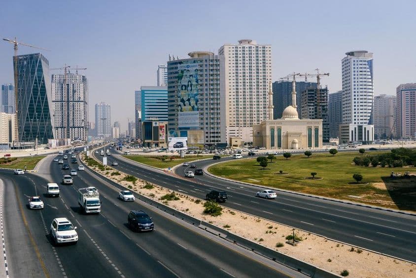 城市与高速公路景观