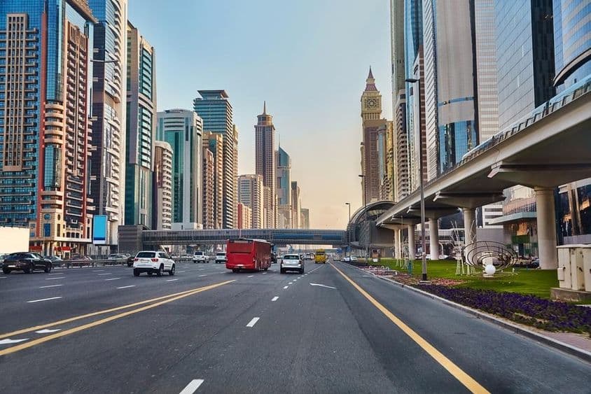 杜拜市中心的道路。