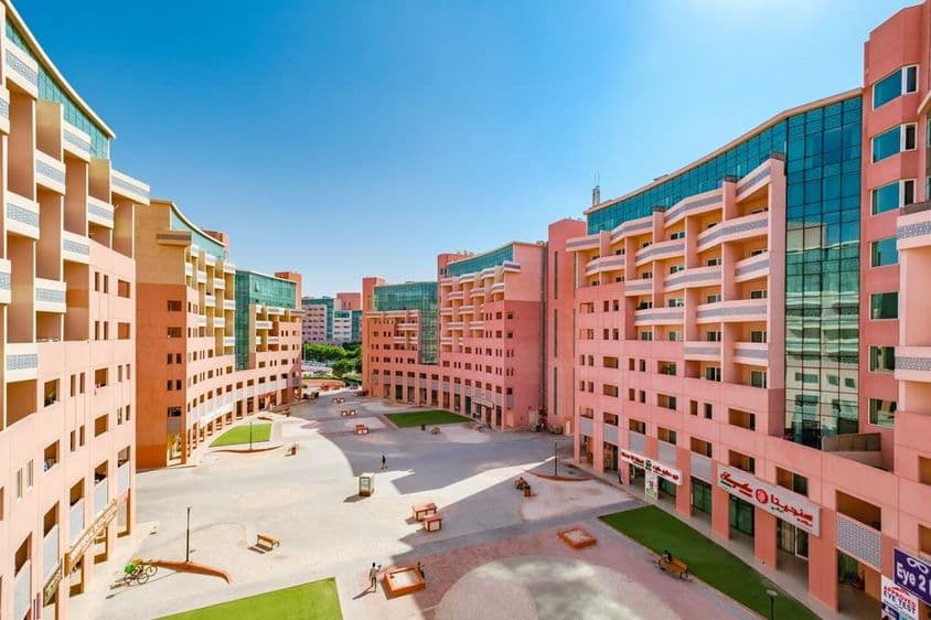 迪拜迪斯卡威花园的住宅建筑。