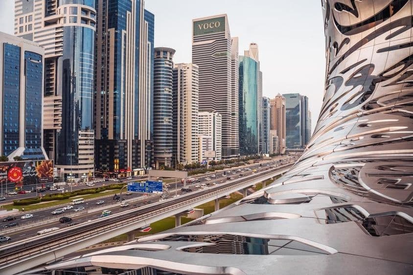 迪拜城市风光展示未来博物馆和谢赫扎耶德大道。