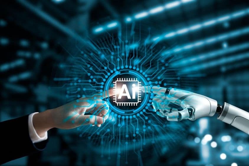 机器人和人类之手连接AI电路板。