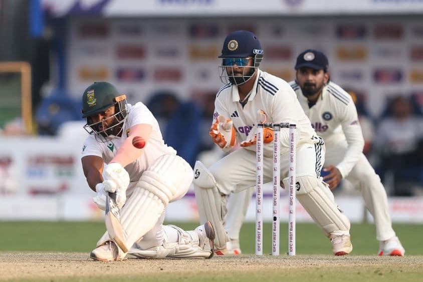 场上的板球选手。